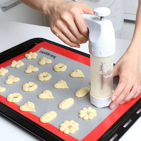 High Quality Cookies Mold Gun 12 Flower Mold + 6 Pastry Tips Cookie Cutter Cookie Machine Biscuit Maker